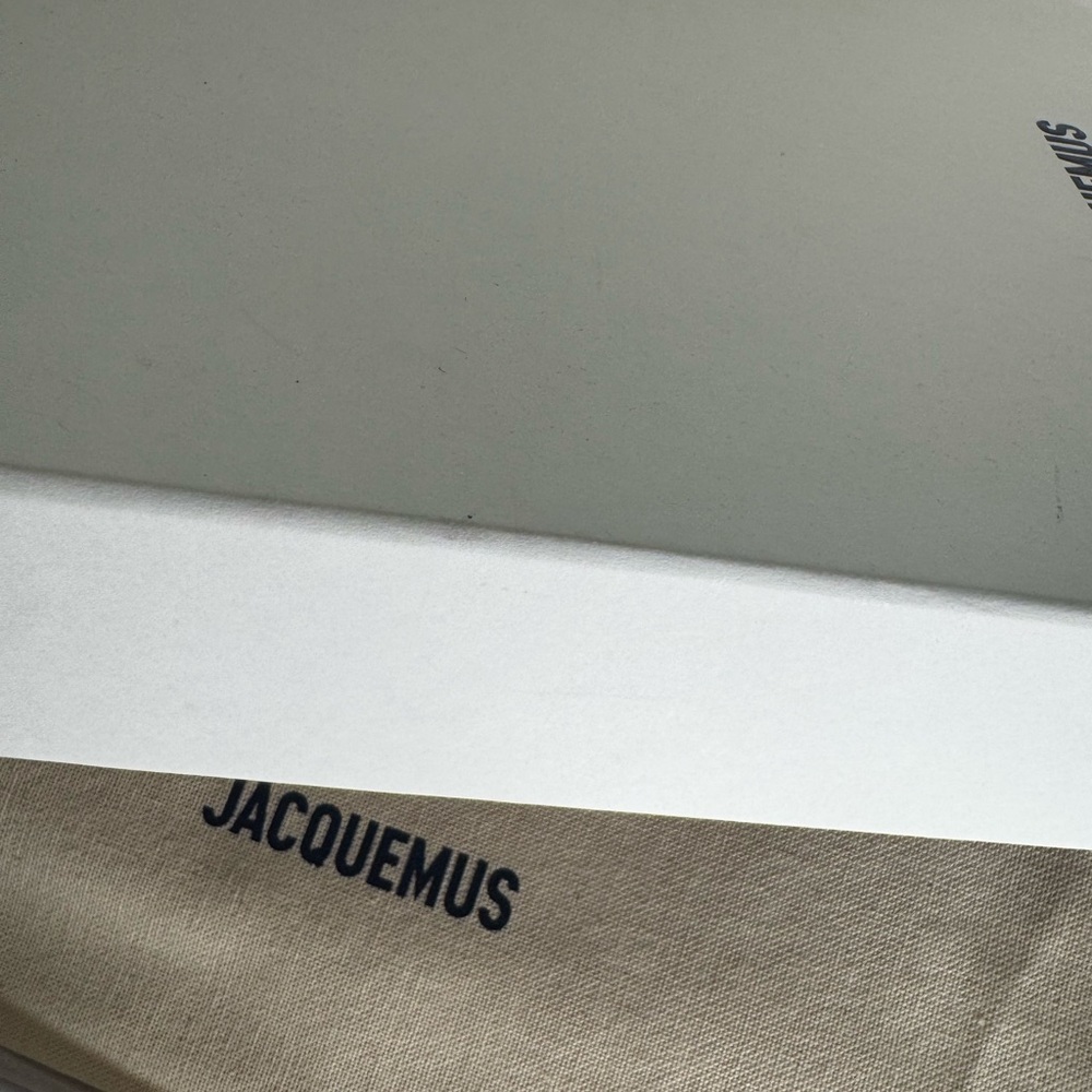 Jacquemus Elegant Off White Square-Toe Heeled Sandals - Picture 4 of 6